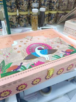 Royal 6 Jar Festivals Gifting Box